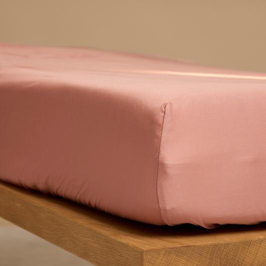 Spannbettlaken TENCEL™ Satin - atmungsaktiv & seidig weich (Terra Pink)