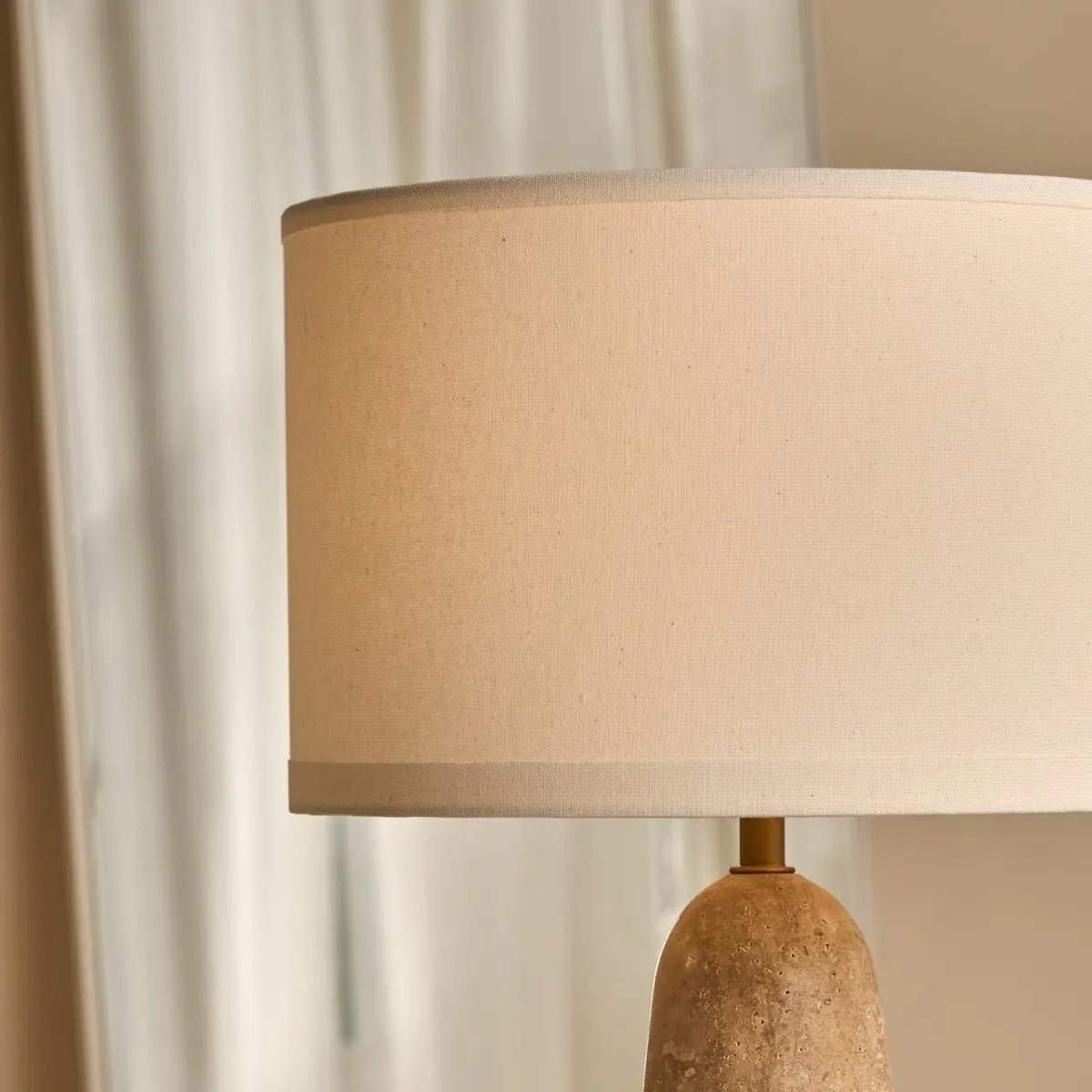 Travertin Lampe mit Baumwollschirm (beige)