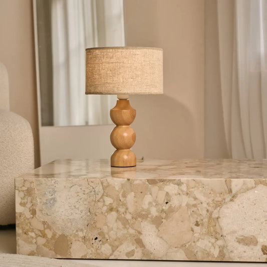 Holz Lampe mit beigem Lampenschirm SONVELIA