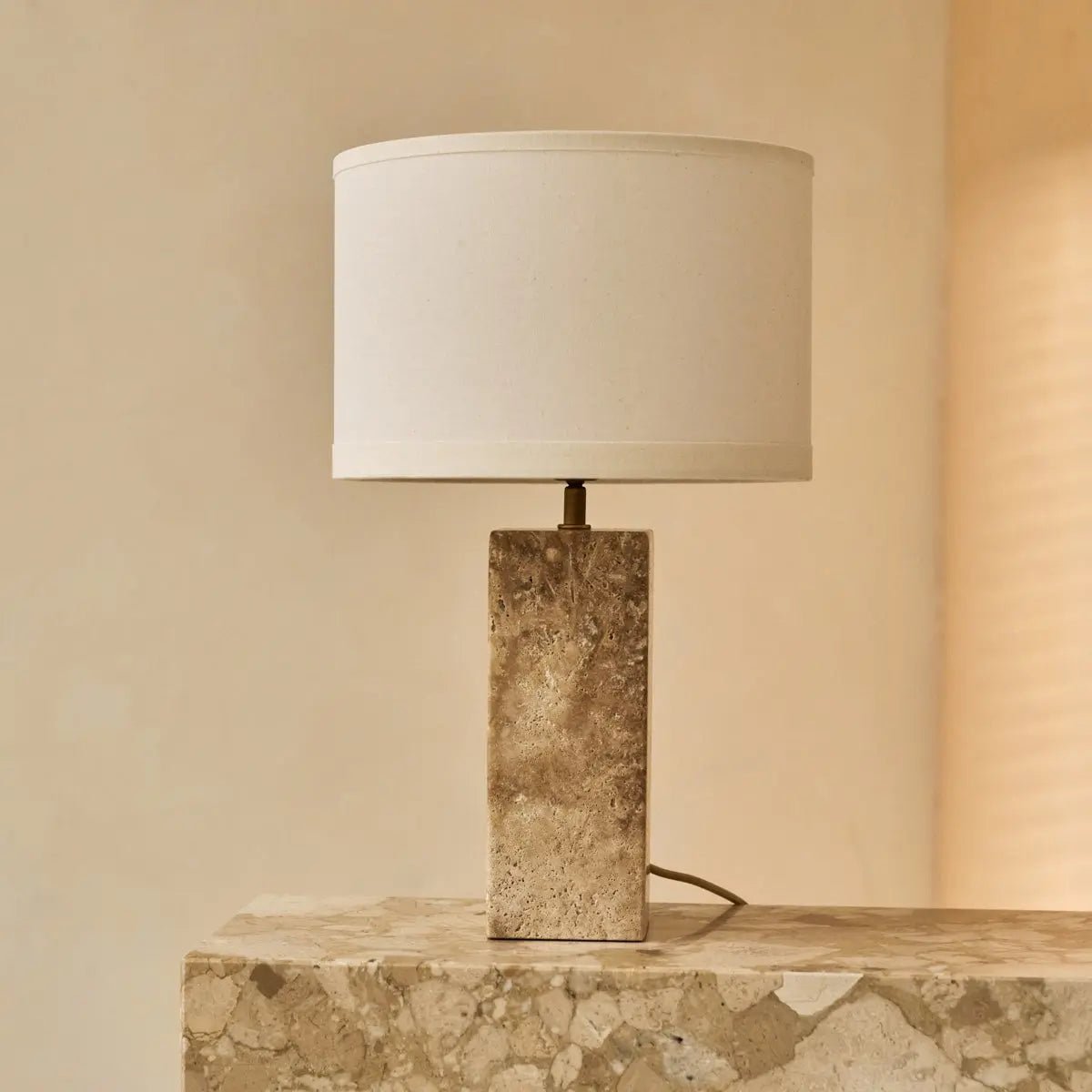 Travertin Lampe  Naturstein Baumwollschirm beige weiss SONVELIA