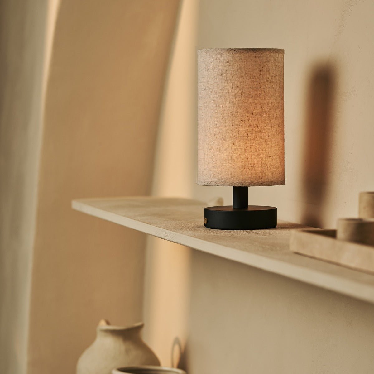 Lampe aus Holz mit Dimmfunktion (schwarz)