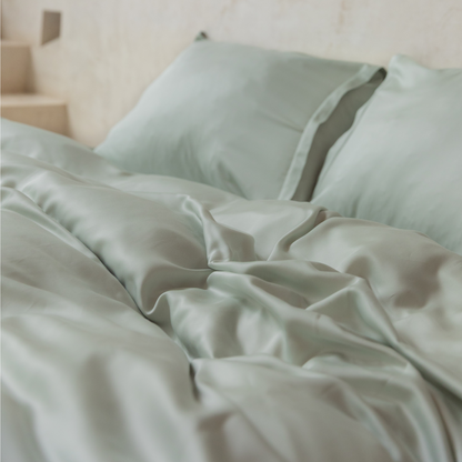Luxuriöse TENCEL™ Lyocell Satin Bettwäsche - seidig-weich & atmungsaktiv (Graugrün)