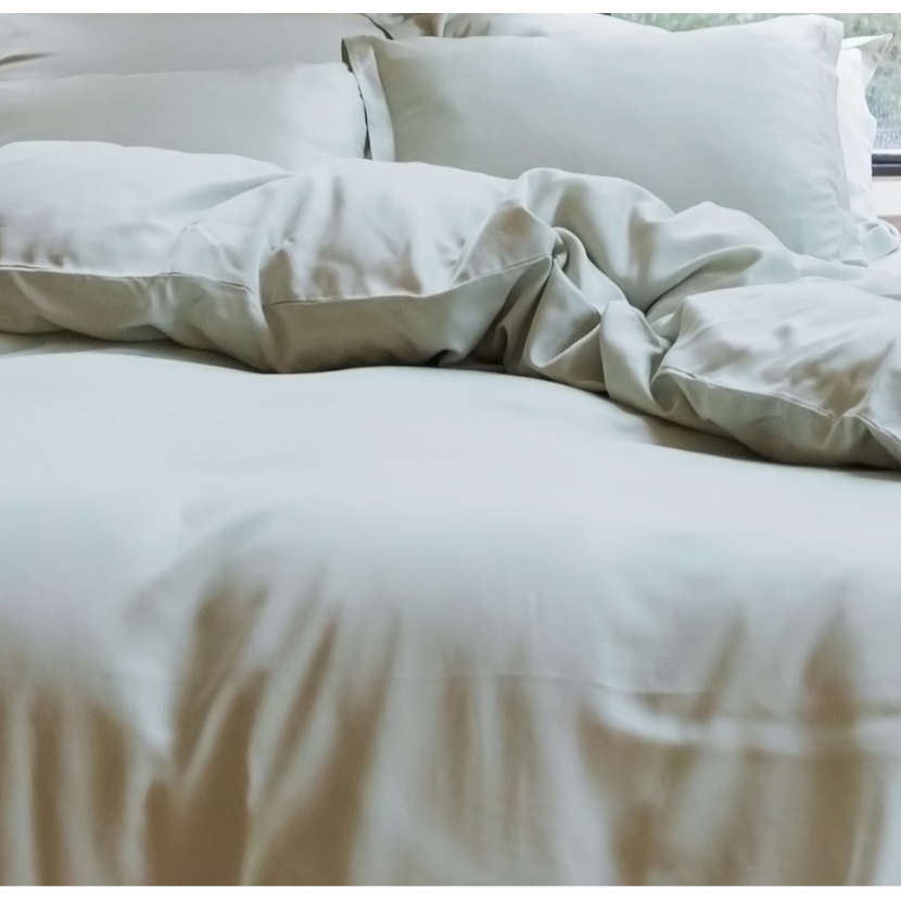 Luxuriöse TENCEL™ Lyocell Satin Bettwäsche - seidig-weich & atmungsaktiv (Graugrün)